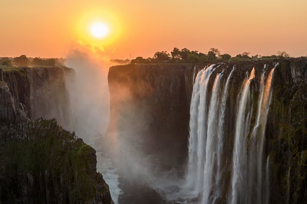 Comment planifier une visite des chutes Victoria depuis le Zimbabwe?